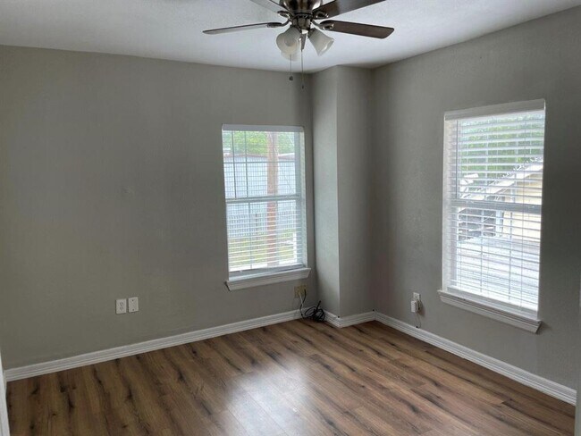 Foto del edificio - 1308 Genova St