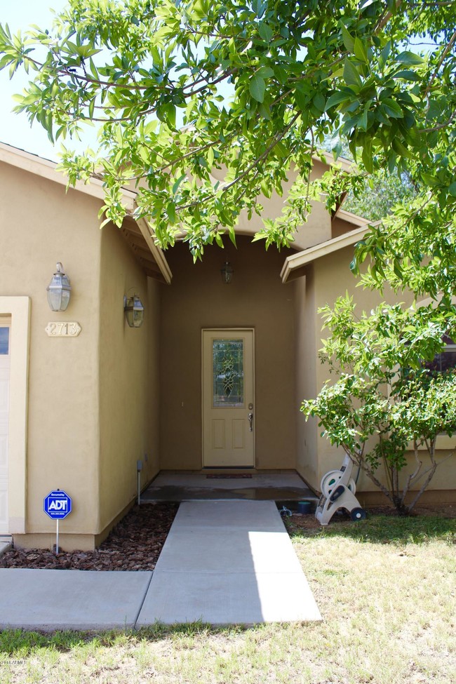Building Photo - 2713 E 8th St