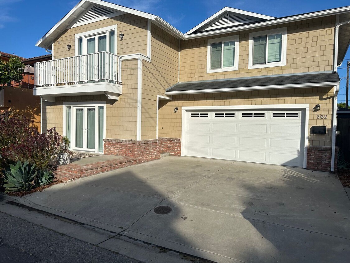 Foto principal - Just reduced! Walk to shops, and beach!