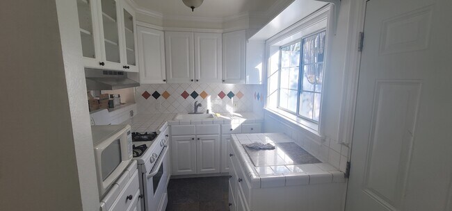 Foto del edificio - 19538 Leadwell St