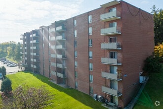 Building Photo - Regency Court II