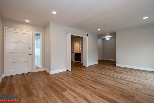 Building Photo - 1176 W Olive Ave