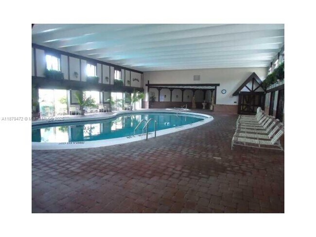 Building Photo - 3730 Inverrary Dr
