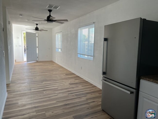 Foto del edificio - 1108 C.N.Perry Ave