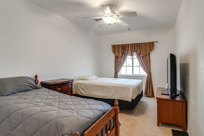 Foto del edificio - 8183 W Raven Dr