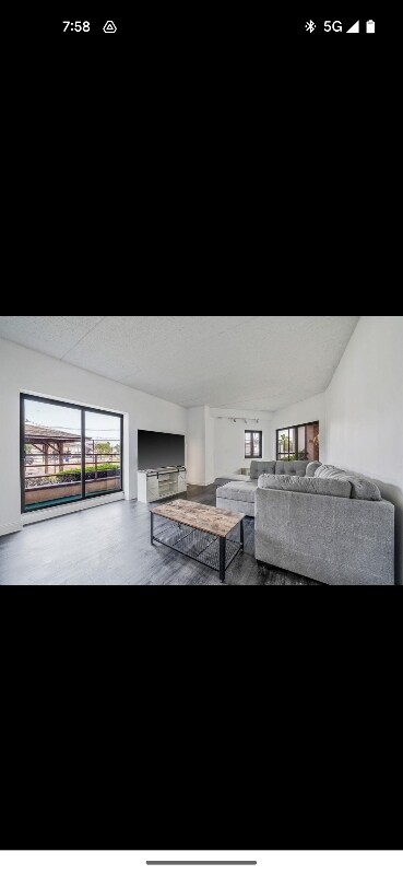 Foto del edificio - 725 Miller Ave