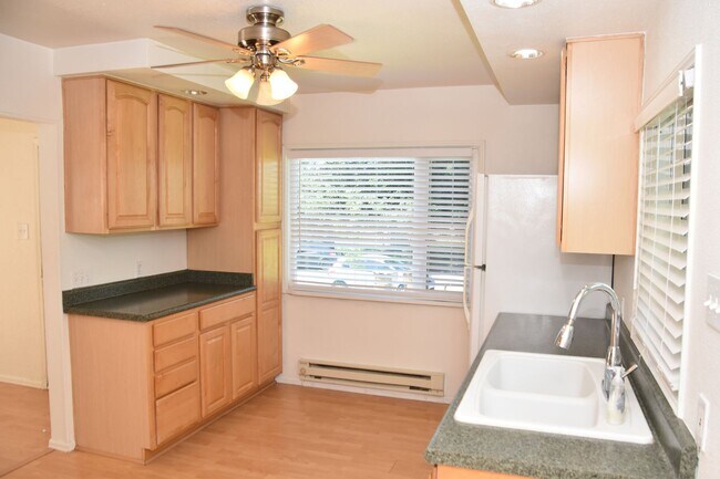 Foto del edificio - 3 Bedroom 2 Bath Near in Tacoma's 6th Ave ...