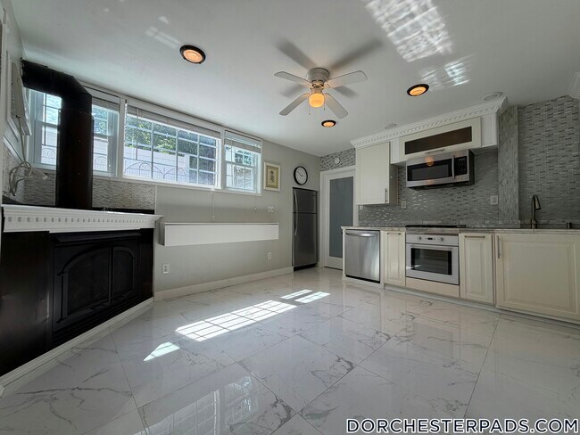 Building Photo - 235 Savin Hill Ave