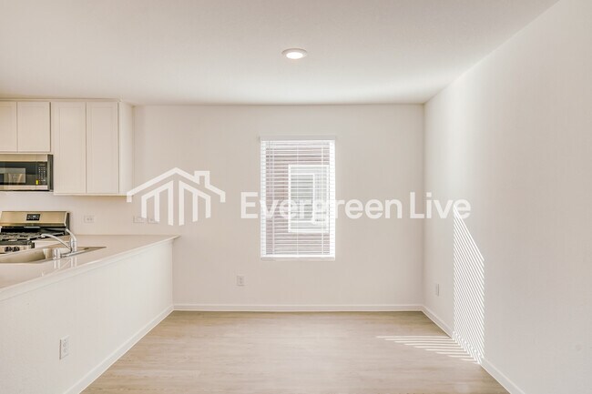 Building Photo - 11430 W Bluff Dr