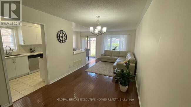 Building Photo - 5255 Palmetto Pl
