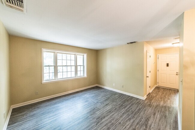 Building Photo - 2007 Greenwood Pl SW