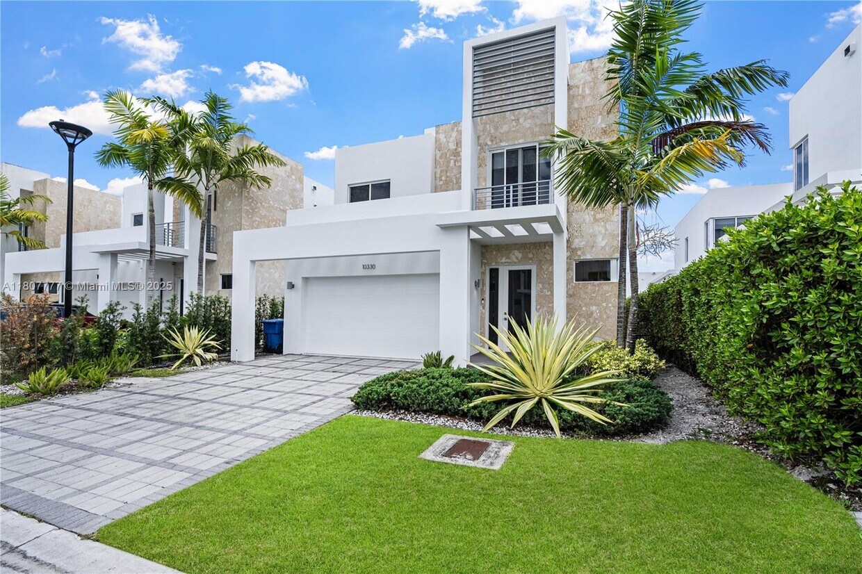 Primary Photo - 10330 NW 68th St