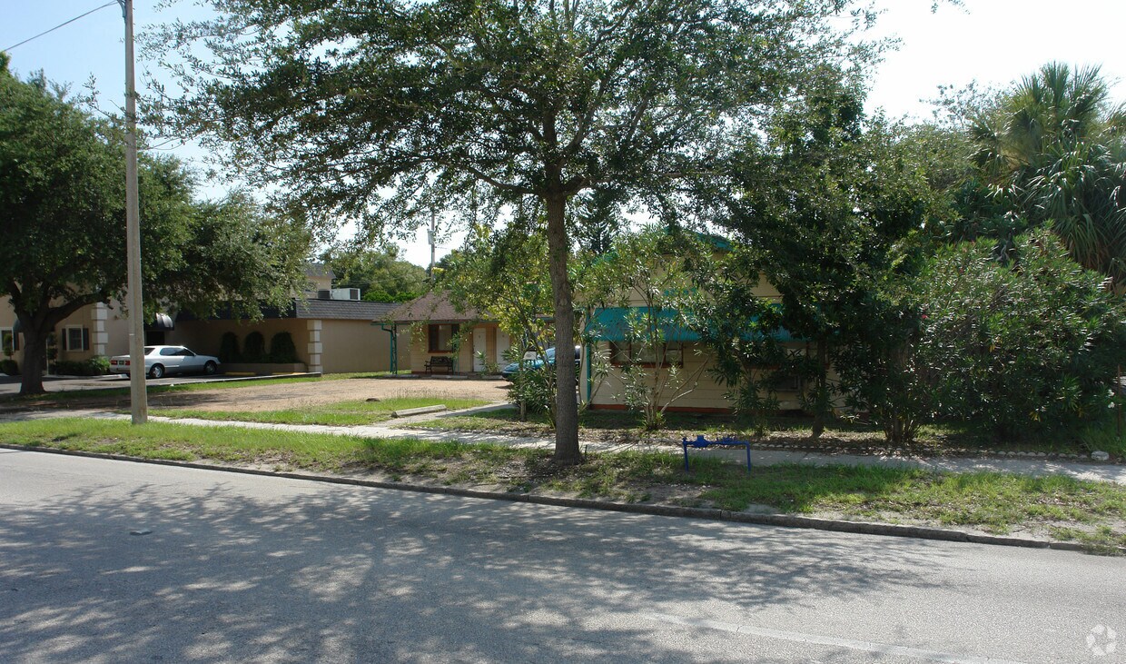 Foto del edificio - 3067 Dr. Martin Luther King Jr St N