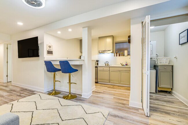 Building Photo - 4829 S Forrestville Ave