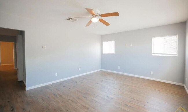 Building Photo - Remodeled Home in Taft!