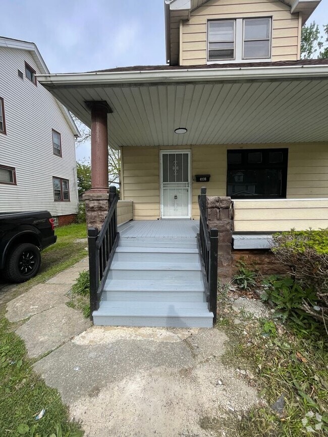 Building Photo - 4136 E 135th St