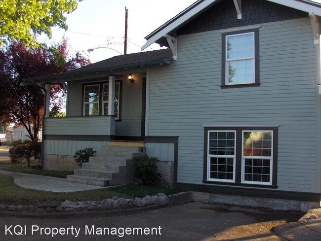 Foto del edificio - 3 br, 2 bath House - 661 11th Ave SW