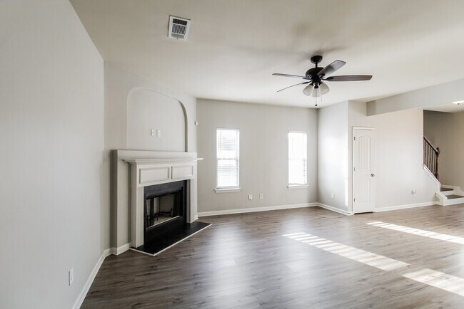 Foto del edificio - 1214 Heartwood Ave