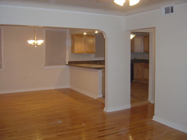Building Photo - 3316 Robert St