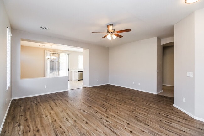 Foto del edificio - 1931 S Noble