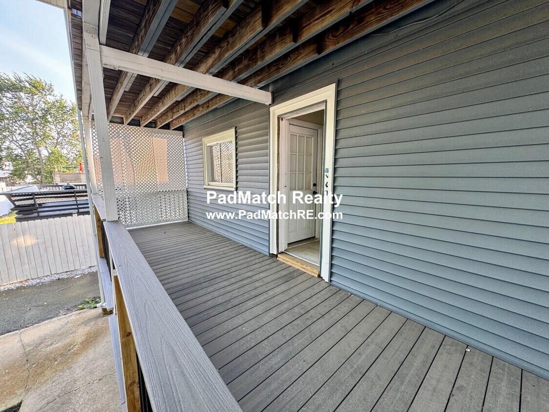 Primary Photo - 1024 N Shore Rd
