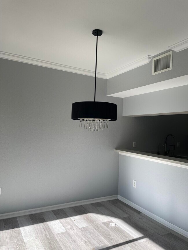 Foto del edificio - 6424 W Sample Rd