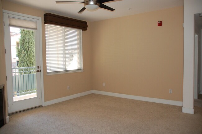 Building Photo - Gorgeous Condo in Roseville