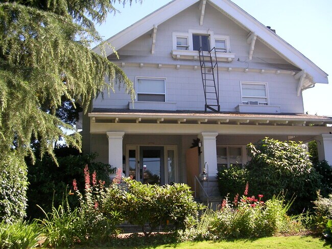 Building Photo - 2170 NE Halsey St