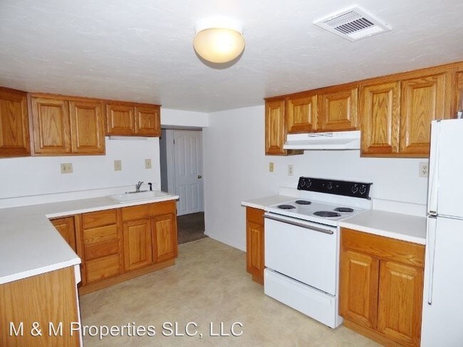 Building Photo - 767 E Lisonbee Ave