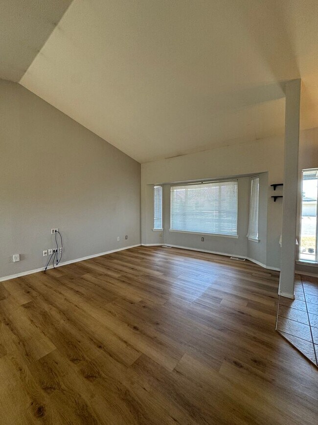 Foto del edificio - Spacious & Modern 3-Bedroom Home for Lease...