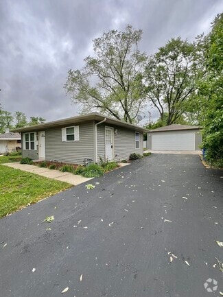 Building Photo - 102 Caddy Ave