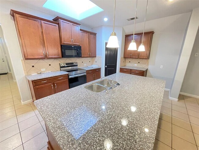 Building Photo - 633 Goldstone Ln