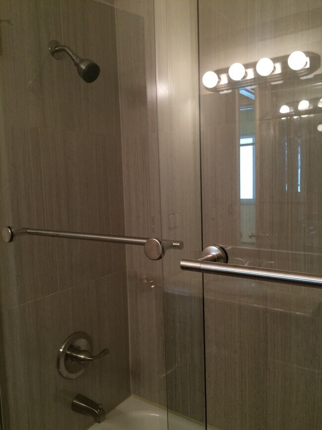 Foto del edificio - 4222 Monroe Dr