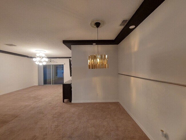 Foto del edificio - GORGEOUS 4 Bedroom 2 Bath Home in William'...