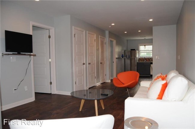 Building Photo - 2 br, 2 bath Apartment - 123 N. Donahue Dr.
