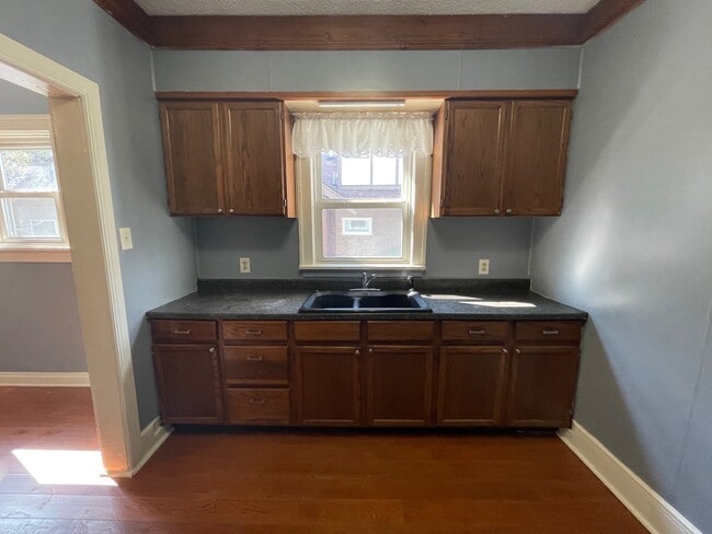 Building Photo - 303 E Winter Ave