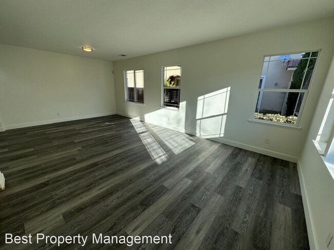 Building Photo - 4 br, 3 bath House - 735 Ellerbrook St