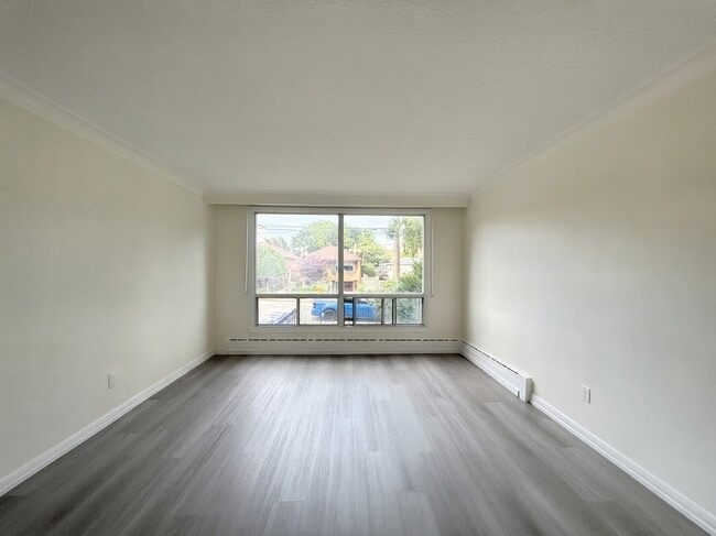 Building Photo - 46 Montcalm Ave