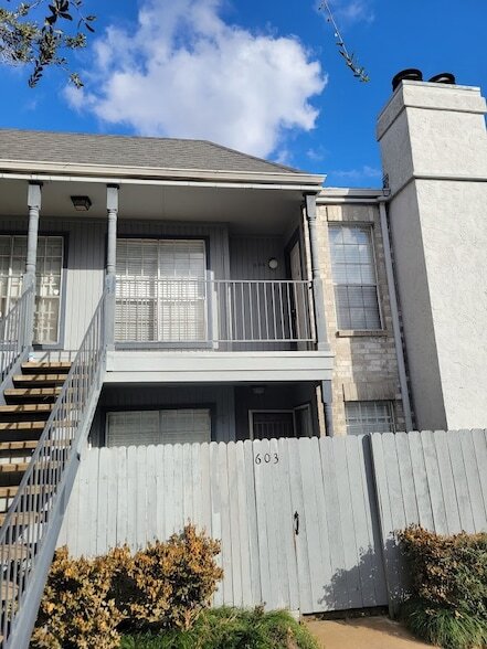 Foto del edificio - 6606 De Moss Dr