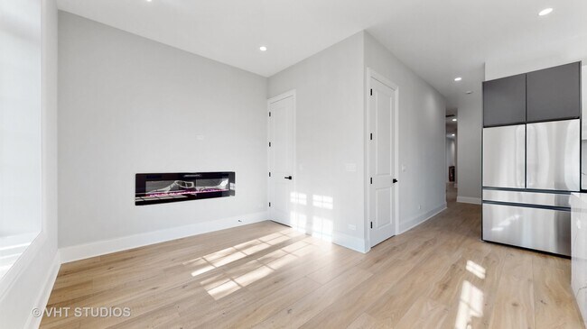 Building Photo - 4023 S Vincennes Ave