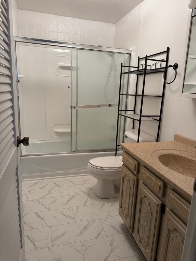 Building Photo - 304 E Mefford St