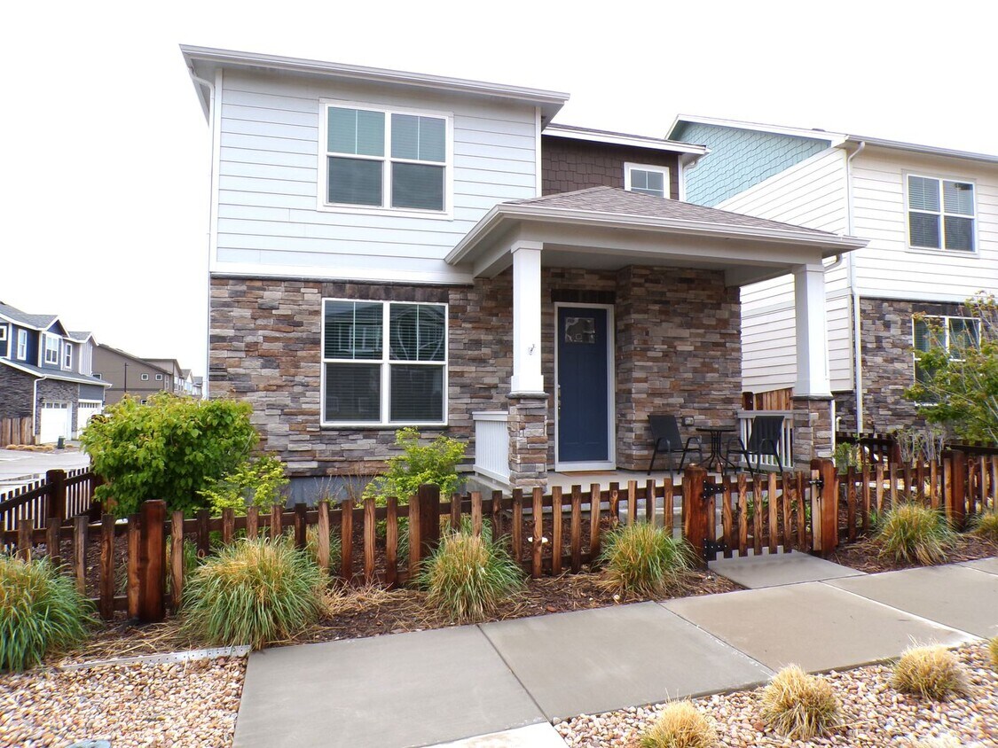 Primary Photo - Horizon Uptown Living! 3 Bed 2.5 Bath