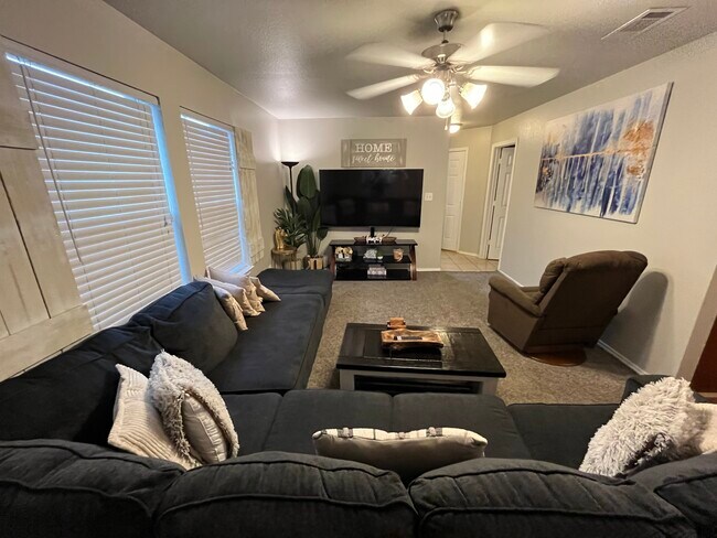 Foto del edificio - 702 Claremont Pky