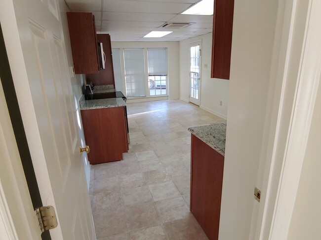 Building Photo - 103 Thornewood Dr