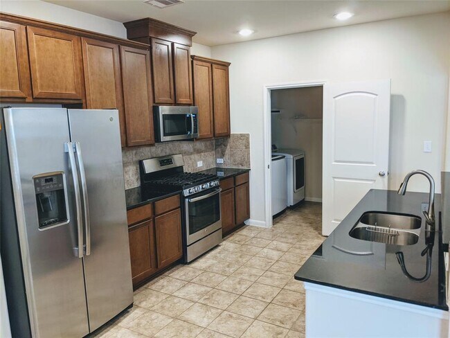 Building Photo - 7103 Pavilion Dr