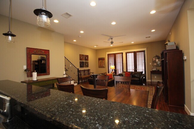 Foto del edificio - 2212 Radcliffe St