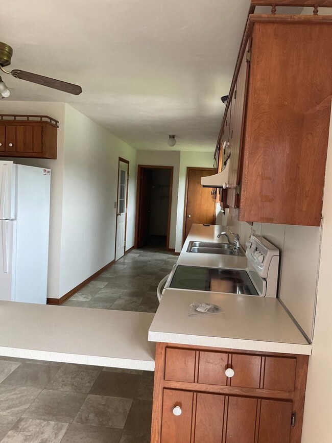 Building Photo - 4 br, 2 bath House - 25 GRANDVIEW DR