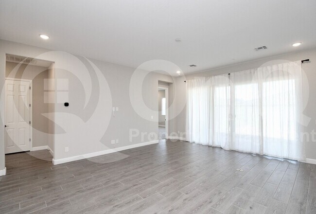 Foto del edificio - 44626 N 44th Ave