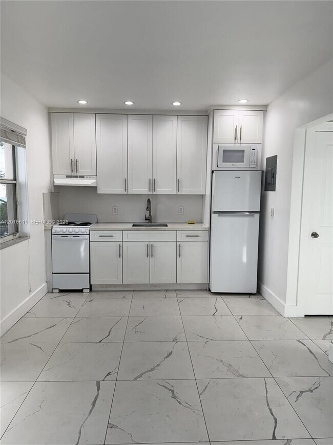 Foto del edificio - 2142 NW 1st St