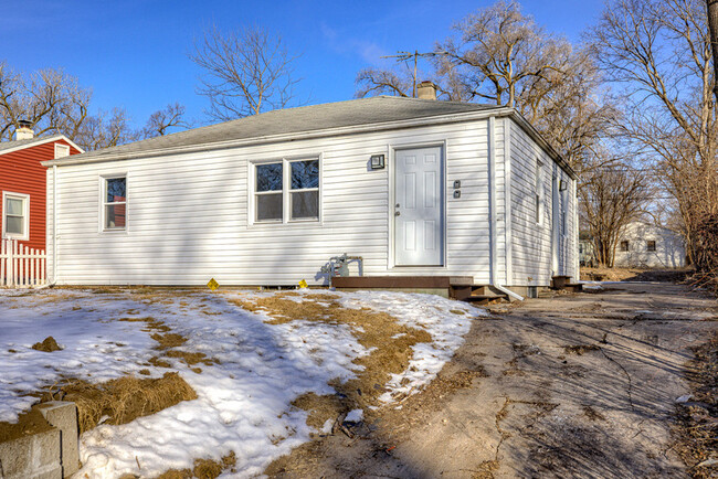 Building Photo - 4034 Laurel Ave